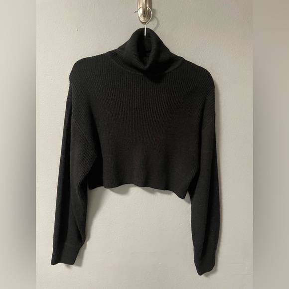 H&M Divided Turtle Neck Long Sleeves Ribbed Knit Cropped Sweater. Size X-Small - Picture 2 of 7